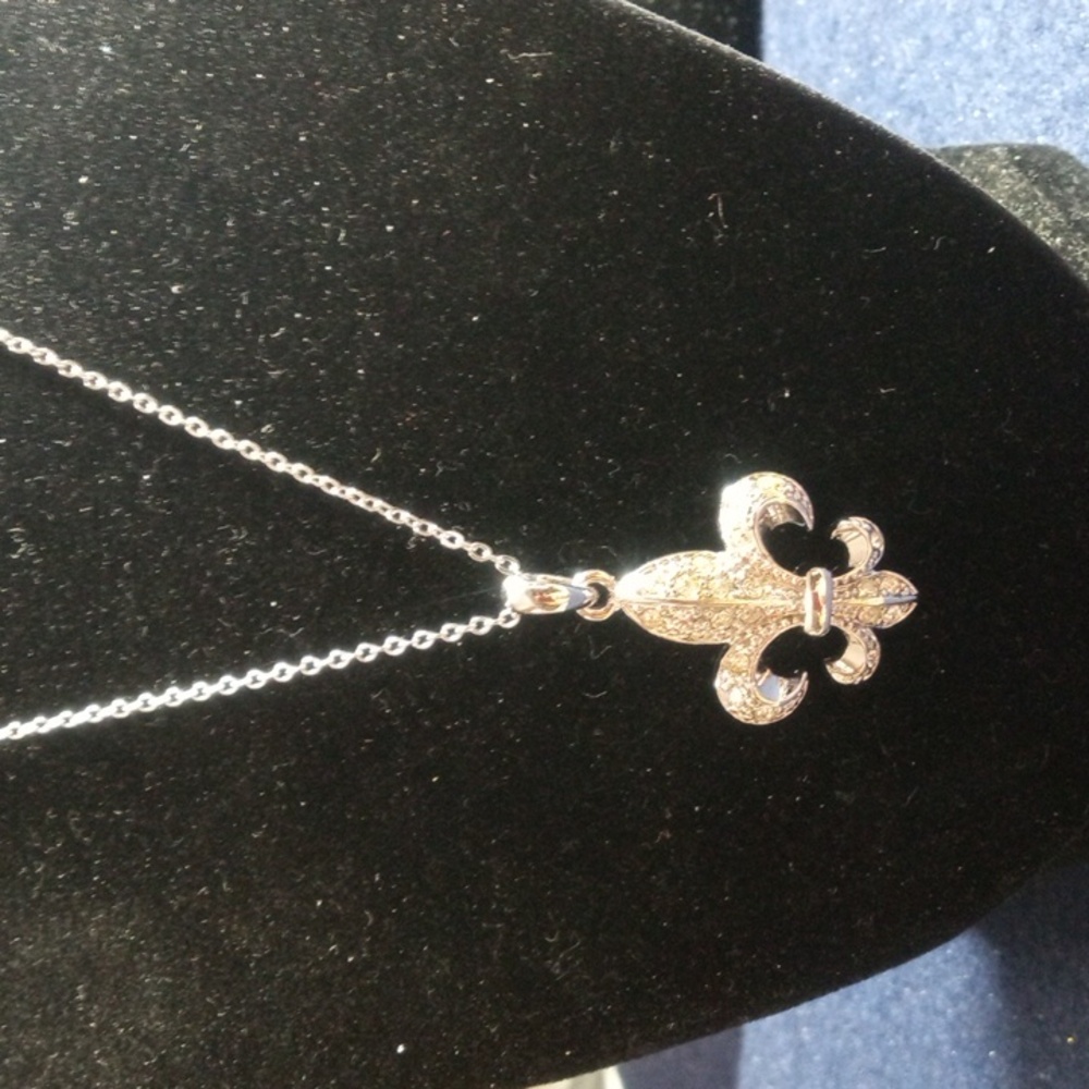 Silvertone Fleur-de-Lis Pendant Necklace 17-in Chain Vintage